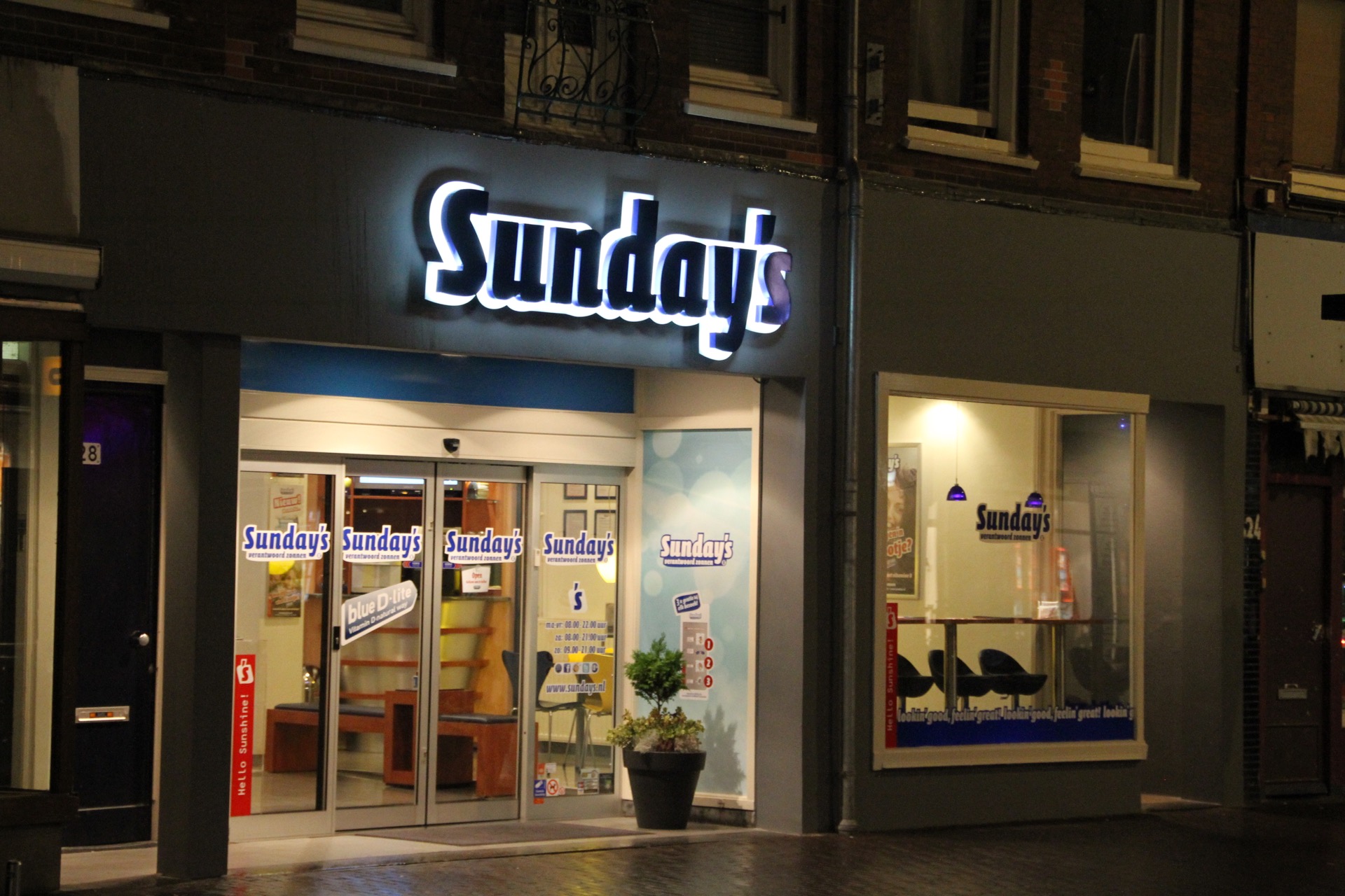 Lichtreclame Sunday's Nederland | Amsterdam